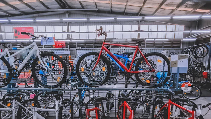 Wie man das beste fahrradgeschäft mountainbike auswählt und worauf man beim Kauf seines nächsten Trailbikes achten sollte