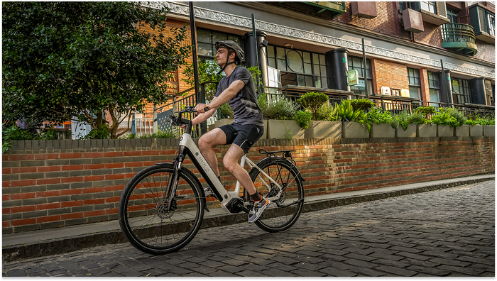 Rabeneick Comfort Test: Warum dieses E-Bike perfekt für die Stadt ist vs CUBE Supreme Hybrid Pro