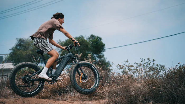Die Vorteile von Fat E-Bikes: Warum breite Reifen elektrische Fahrräder besser für Abenteuerfahrten machen