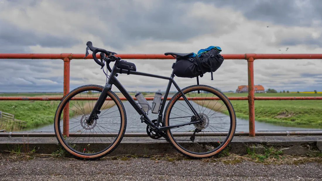 Bike Packing 101: Effiziente Techniken zur Organisation und Sicherung deiner Ausrüstung für städtische und lange Reisen
